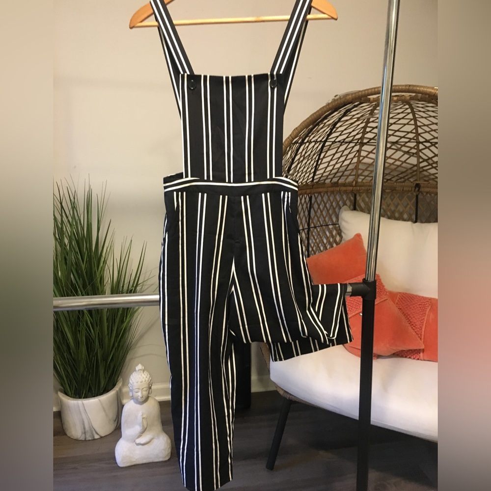 Black and white stripe casual jumpsuit